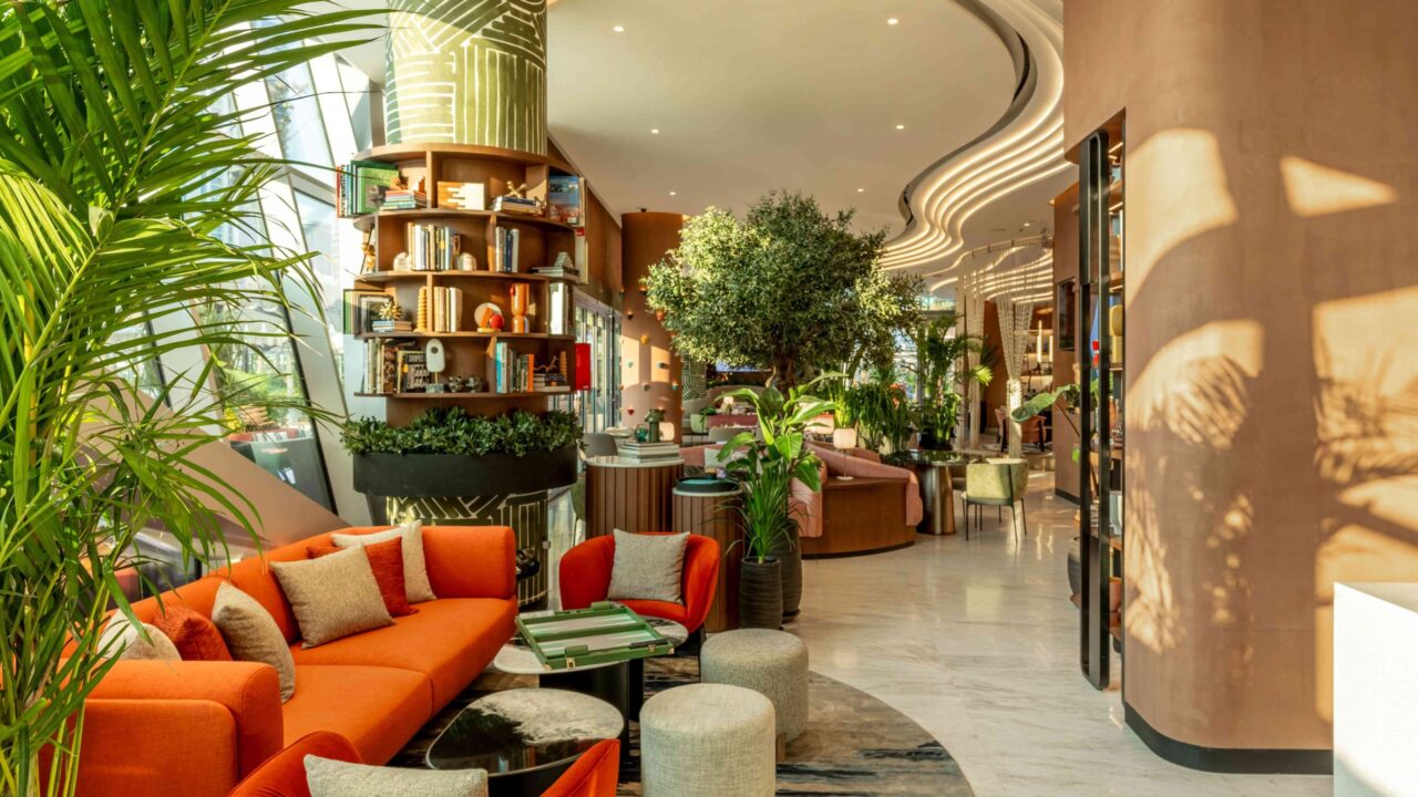 Essentials To Keep In Mind Before Visiting A Café With Your Dog